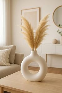Vase gobelet en résine blanche artisanal avec base en marbre |   Vase à fleurs sculptural moderne pour la décoration de la maison - Product Image 2