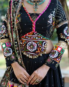 Conjunto de Lehenga de Algodón Muselina Pesado Royal Mirror Glow, Completamente Cosido, Largo hasta el Suelo, Sin Arrugas, de Secado Rápido, con Trabajo de Espejo Real y Encaje Lampi - Product Image 2