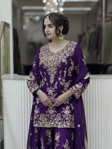 Ensemble prêt-à-porter entièrement cousu avec haut en faux georgette brodé et orné de sequins, pantalon palazzo et dupatta. - Product Image 2