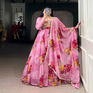 Robe longue en mousseline de soie à imprimé floral VASTRA COTTAGE avec dupatta assorti en mousseline de soie, robe ethnique pour femmes, tenue de soirée - Product Image 3