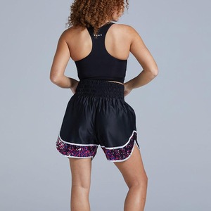 Shorts de boxe noirs pour femmes avec bordure en paillettes, vêtements de sport en polyester extensible - Product Image 3