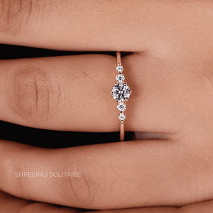 แหวนเพชรทรงกลมมินิมอลประดับเพชรไล่ระดับด้านข้าง ทอง 14K 18K แหวนหมั้นสั่งทำพิเศษ - Product Image 2