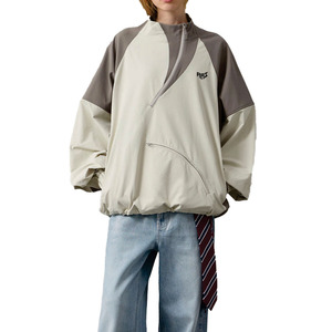 Chaqueta Cortavientos Oversize Unisex Beige Taupe con Media Cremallera y Logotipo Personalizado para Hombre, OEM, Marca Privada, Venta al por Mayor de Ropa Urbana - Product Image 4