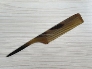 Peigne en corne de buffle naturelle Viking personnalisé avec logo, portable, pour salon de coiffure - Product Image 5