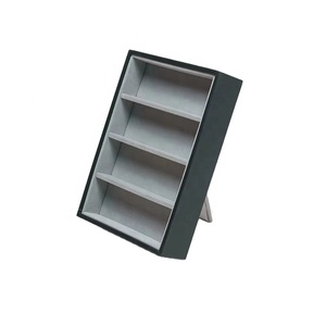 Présentoir Moderne à 3 Emplacements pour Lunettes de Soleil, Finition Cuir Noir, Design Personnalisé, Étui de Présentation Durable - Product Image 1