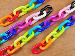 Chaîne murale décorative en résine, maillons larges, style moderne, mélange de couleurs, faite à la main, punk, creuse, grosse et longue, pour la décoration intérieure - Product Image 2