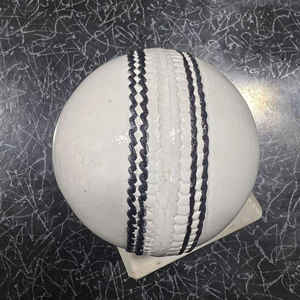 Pelota de Críquet de Cuero Suave, Elección de los Jugadores Profesionales, en Varios Colores, Pelotas Duras en Venta, Hechas en Pakistán - Product Image 5
