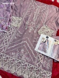 ชุดส่าหรีงานปักผ้าฝ้ายคุณภาพเยี่ยมหลากหลายแบบใหม่ พร้อมผ้าคลุมไหล่ สำหรับเทศกาล  ช้อปปิ้งออนไลน์อินเดีย - Product Image 3