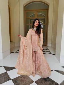 ชุดดีไซเนอร์คอลเลคชั่นผ้าไหมซิมาร์ พร้อมงานปักทั้งเสื้อและกางเกง พร้อมผ้าคลุมไหล่ ชุดเย็บสำเร็จพร้อมสวมใส่ - Product Image 2