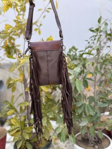 Nouveau design Sac à main pour téléphone en cuir de vachette véritable avec franges en fourrure, gravures artisanales, sac bandoulière, petits sacs, pochette de poignet, sac à bandoulière - Product Image 4