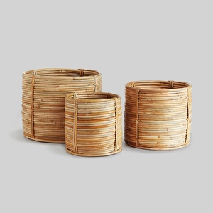 Pots de plantes décoratifs en rotin à prix abordable, pots à fleurs aux designs variés, paniers pour plantes. - Product Image 6