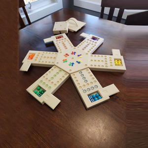 Juego de mesa Ludo de madera para seis jugadores con canicas y dados, juguete de mesa de estrategia multijugador para reuniones familiares y diversión. - Product Image 1