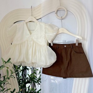 Conjunto de Blusa con Botones y Minifalda Marrón por Encima de la Rodilla para un Look Casual Transpirable de Primavera/Verano - Product Image 1
