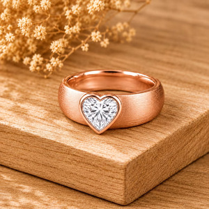 Bague Chevalière Minimaliste en Or Massif 10K 14K 18K avec Diamant de Laboratoire Taille Cœur Certifié IGI Couleur DEF Pureté VS VVS - Product Image 2