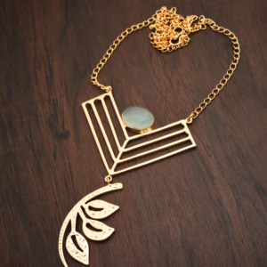 Collier en calcédoine naturelle plaqué or 18 carats – Bijou géométrique de créateur – Cadeau pour elle - Product Image 1