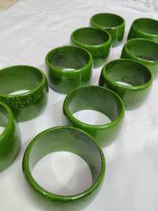 Bracelets en résine faits à la main, forme ronde, couleur noir et vert, bijoux d'art de collection, technique de moulage - Product Image 4