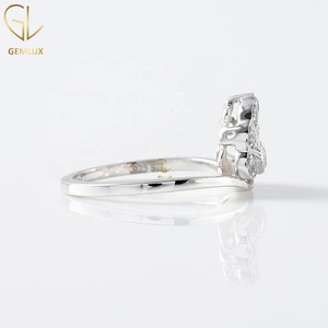 Bague éventail Art Déco sertie de diamants avec sertissage Milgrain |   Bague de fiançailles en diamant moissanite taille ronde |   Bague de style vintage unique - Product Image 4