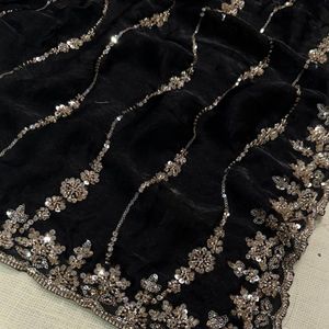 Sari en satin avec perles Lehariya, sequins et broderies Zari, accompagné d'un chemisier de créateur et d'une bordure ajourée - Product Image 6