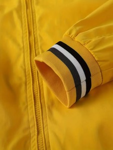 Chaqueta Bomber Amarilla para Mujer, Manga Larga, Cierre de Cremallera, Cuello Alto, Color Sólido, Tejido de Poliéster, Impermeable y Resistente al Viento - Product Image 4