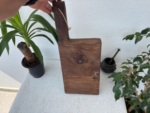Planche à découper en bois artisanale, design dernier cri, personnalisable, pour accessoires de cuisine, usage domestique, hôtelier et en restauration. - Product Image 3