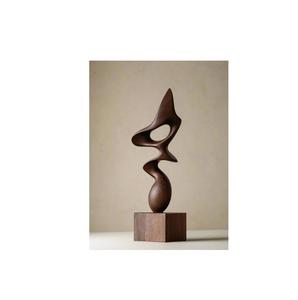 Sculpture en bois haut de gamme, œuvre d'art artisanale sculptée pour la décoration de salon de luxe, pièce maîtresse de la vitrine, élément décoratif intérieur. - Product Image 2