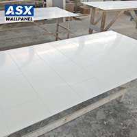 Panneau mural en marbre SPC ignifuge et imperméable 4x8 pieds avec revêtement UV pour hôtels et usage domestique, insonorisant, installation par système de clic