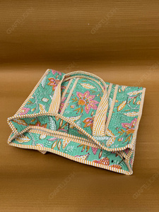 กระเป๋าโท้ทลายดอกไม้สีเขียวเย็บมือ ผ้าพิมพ์ลาย กระเป๋าสะพายไหล่ น้ำหนักเบา ใช้ได้ทุกวัน กระเป๋าช้อปปิ้งดีไซน์เนอร์ - Product Image 4