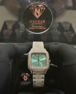 Reloj de Cuarzo Rectangular de Acero Inoxidable para Hombre Navkar Diamonds con Detalles de Diamantes, Esfera Analógica con Números Romanos - Product Image 3