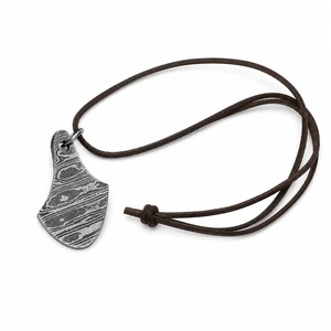Collier pendentif moderne en acier Damas fait main avec motif texturé sur cordon marron – Cadeau promotionnel Saint-Valentin - Product Image 3