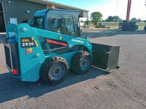 Chargeuse sur chenilles Sunward SWTL4528 avec moteur Kubota conforme à la norme EU Stage V et cabine fermée pour travaux de terrassement et chargement de matériaux - Product Image 1