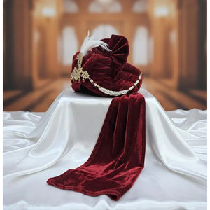Turbante de novio de seda color granate hecho a mano con cristales y plumas - Product Image 2