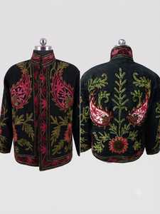 Veste d'hiver décontractée noire à manches longues pour femmes, en velours écologique, brodée de motifs floraux bohèmes, col montant - Product Image 5