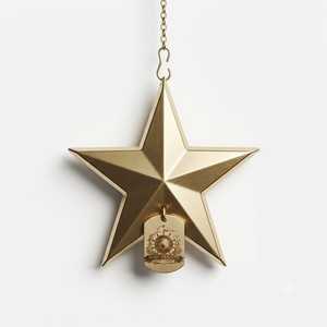 Pendentif étoile en laiton gaufré, ornement métallique pour espaces intérieurs, ambiance festive et décorations saisonnières - Product Image 1