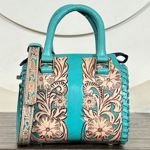 Bolsa de Viaje Vintage Hecha a Mano en Cuero Genuino con Diseño Floral, Cierre de Cremallera, Ligera, Duradera y Multifuncional, Estilo Rajasthan - Product Image 4