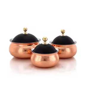 Ensemble de casseroles de luxe en cuivre martelé, bol isotherme avec couvercle noir mat et bouton doré pour buffet de mariage - Product Image 1