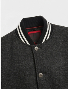 เสื้อแจ็กเก็ตขนสัตว์สีดำผสมกับแขนเสื้อหนัง - Product Image 4