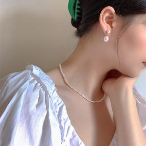 Collier en perles d'eau douce baroques, petite chaîne irrégulière pour clavicule, pendentif court tendance sur internet avec un style affirmé - Product Image 3