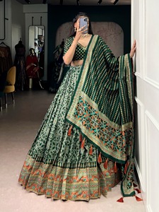 Lehenga Choli en soie Tasar, traditionnel et emblématique, avec bordure en dentelle, idéal pour les mariages, les fêtes de Diwali et les bals de promo - Product Image 6