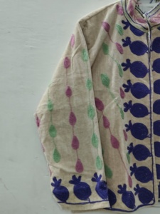 Chaqueta de Mujer con Cuello Mandarín, Manga Larga, Bordado a Mano con Diseño de Granadas, 100% Algodón, Estilo Primavera - Product Image 4
