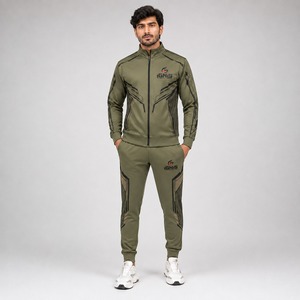 Survêtement de sport pour homme conçu avec des matériaux respirants et un confort flexible pour la course à pied, la gym et le fitness. - Product Image 4