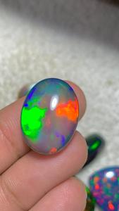 Opale d'Éthiopie naturelle, cabochon plat, taille ovale, pierre précieuse en vrac, opale de feu multicolore pour la fabrication de bijoux - Product Image 1