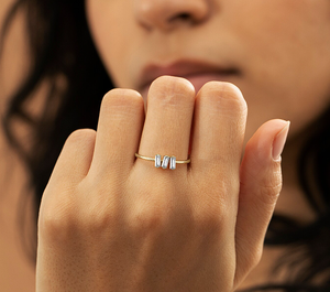 Bague de fiançailles solitaire vintage plaquée or 18 carats avec diamant de laboratoire taille émeraude certifié IGI pour femme - Product Image 3