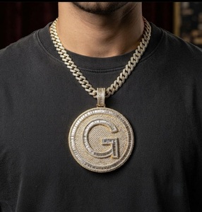 Collar con Colgante de Diamante con Letra G Personalizada, Oro Sólido de 14K, Medallón Redondo con Diamantes Baguette, Joyería Hip Hop para Hombre - Product Image 1
