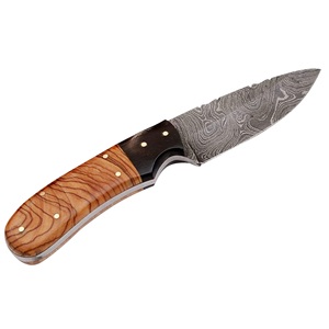 Cuchillo de caza, desollado y camping de acero de Damasco hecho a mano de primera calidad con mango de madera y funda de cuero para uso en exteriores. - Product Image 1