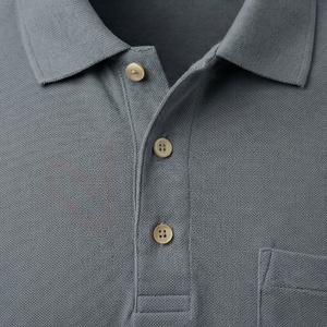 Polo à manches courtes gris pour homme en tissu Oxford de coton, couleur unie décontractée avec poche, coupe classique, respirant, design tissé - Product Image 4