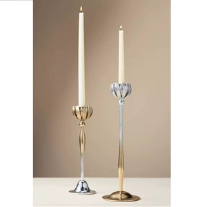 Portavelas de hierro premium con diseño de lazo, diseñado para brindar durabilidad y un atractivo atemporal. - Product Image 5