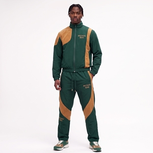 Conjunto deportivo de dos piezas para hombre, color verde bosque, marrón claro, chaqueta cortavientos con paneles curvos y pantalones deportivos a juego, estilo streetwear. - Product Image 1