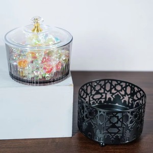 Jarra Decorativa de Vidrio y Metal para Ramadán con Recortes de Mezquita, Redonda, Tamaño Mediano, Reutilizable, Adorno para Interiores - Product Image 3