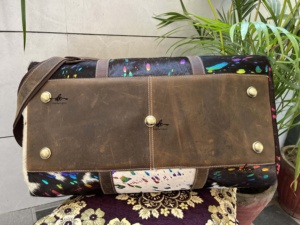 Nouveau design Sacs de voyage en cuir de vachette véritable Sac artisanal métallique Sac de voyage unisexe Grande taille Multi-usages en cuir à poils - Product Image 5
