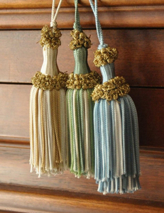 Rideau antique fait main avec 1 pompon, franges élégantes, style vintage de luxe, décoration intérieure, cadeau pour elle, pompons personnalisés - Product Image 1